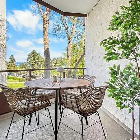 Design-apartment Mit Meerblick